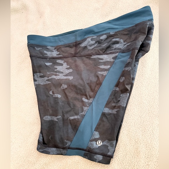Lululemon Clip-In Heather Camo Texture Heather Blue Women’s 7” Shorts size 10 - Picture 4 of 8